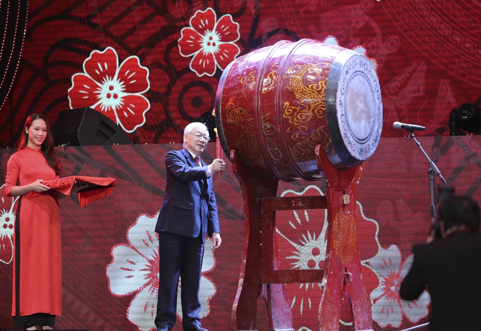 Tổng Bí thư Nguyễn Phú Trọng đánh trống