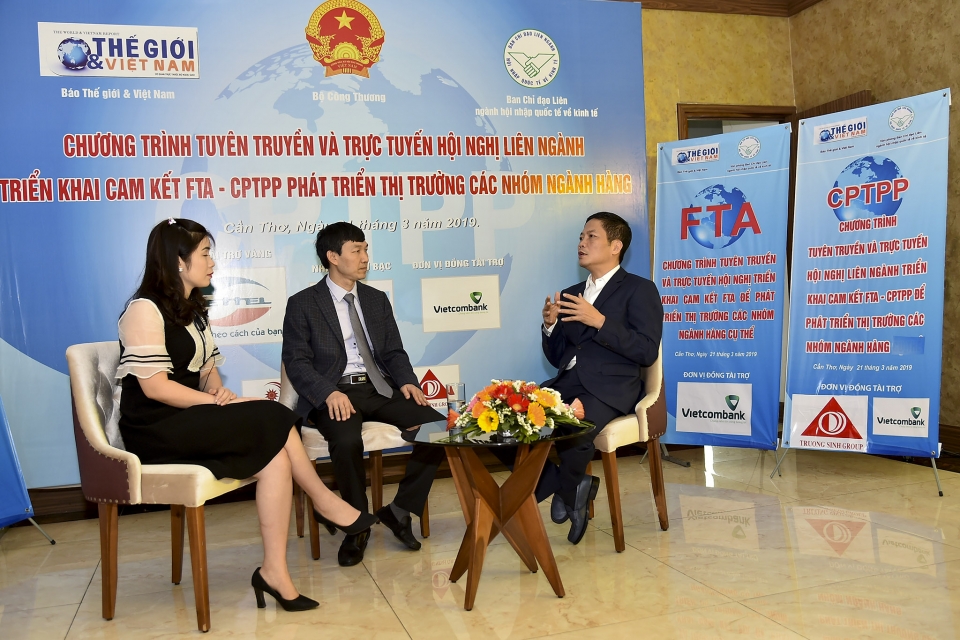 Bộ trưởng Bộ Công Thương Trần Tuấn Anh trả lời trực tuyến